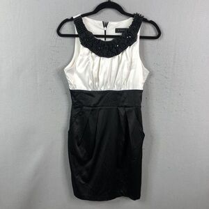 Beautiful juniors formal dress with pockets